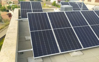 Instalación solar fotovoltaica de 5Kwp para autoconsumo sobre cubierta , realizada en una localidad de Huesca.