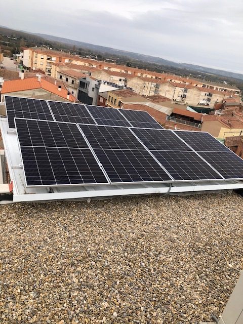 Instalación solar FV de 3,68KWp en una vivienda de Rincón de Soto.