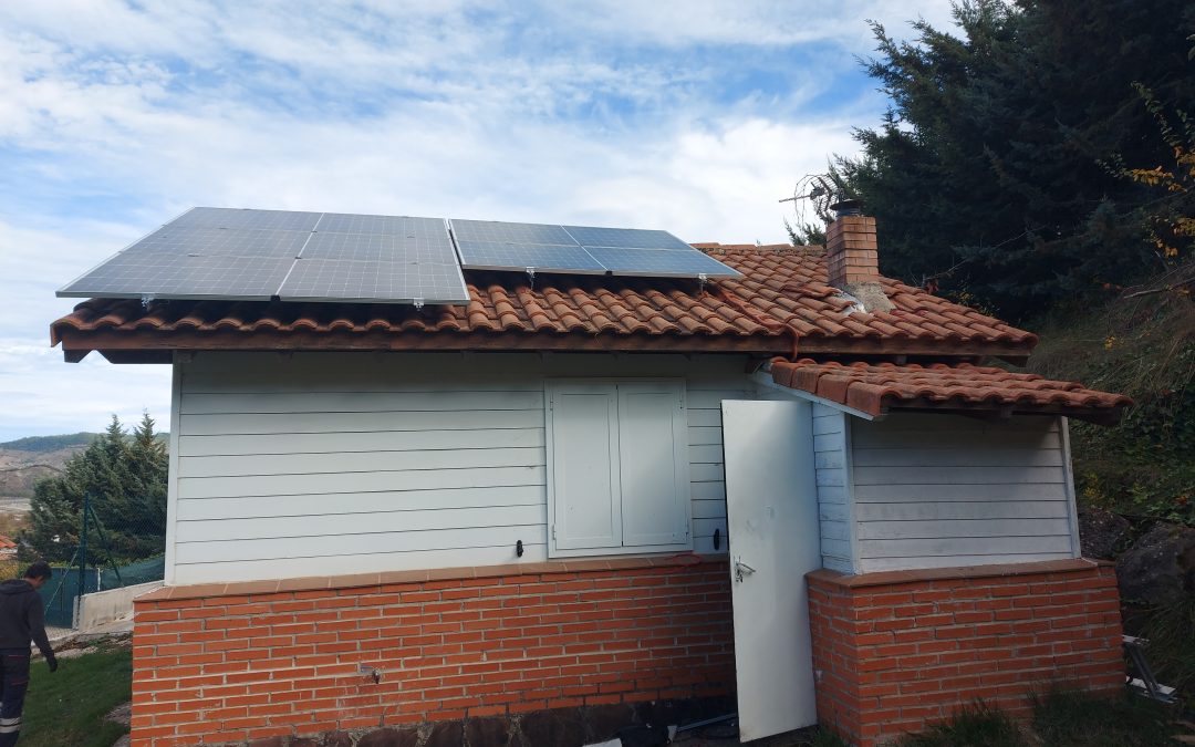 INSTALACION SOLAR AISLADA EN CASILLA DE CAMPO CERCA DE PAMPLONA